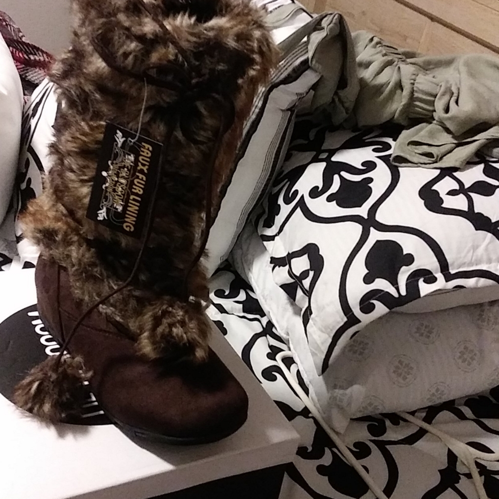 Boots - Picture 3 of 3